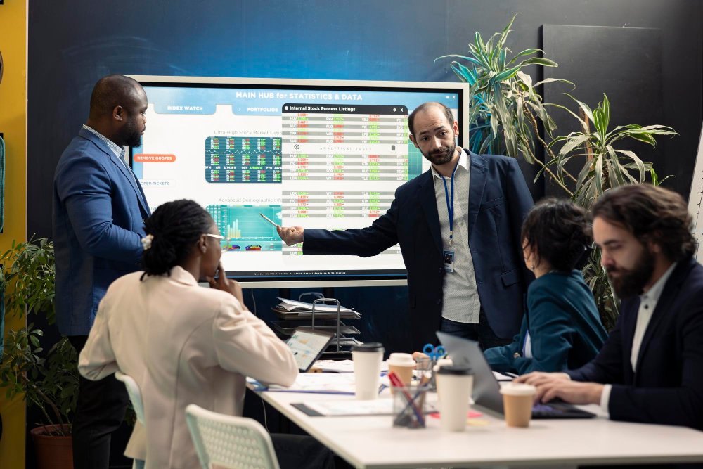 Falcon Diamond team market analysis session